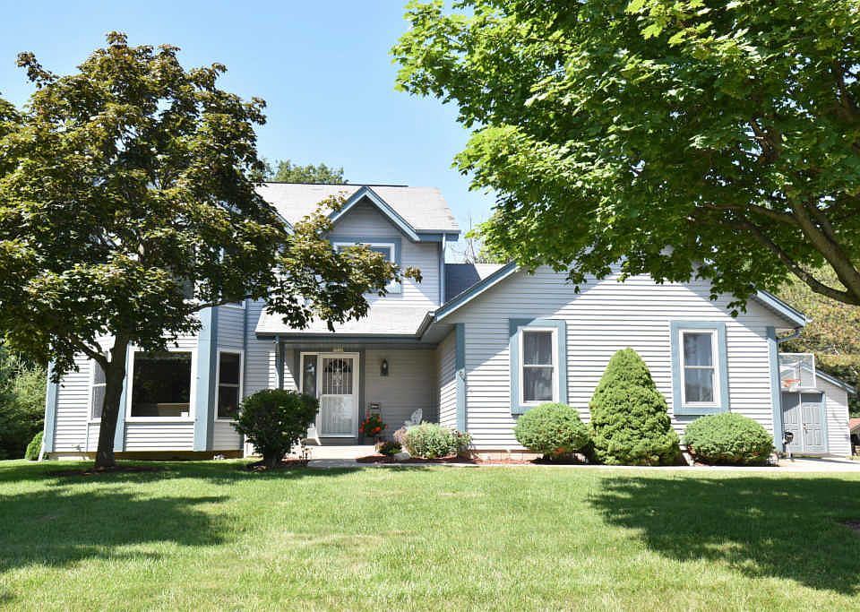 1st image of 3240 E Carollton Dr