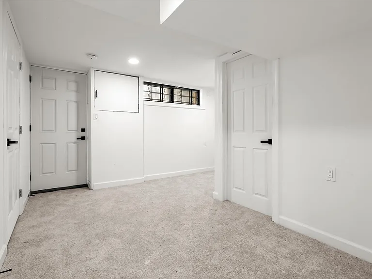 1302 Woodbourne Ave — Photo 10