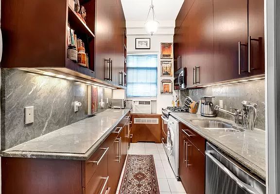3rd image of 969 Park Ave #11D
