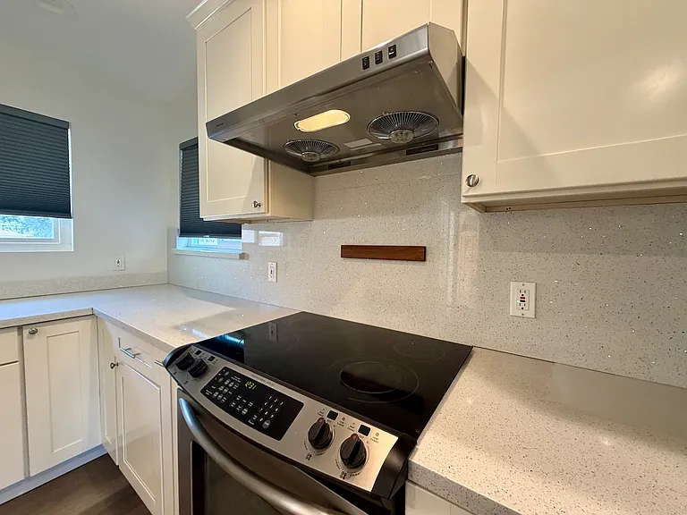 1582 Gordon St — Photo 10
