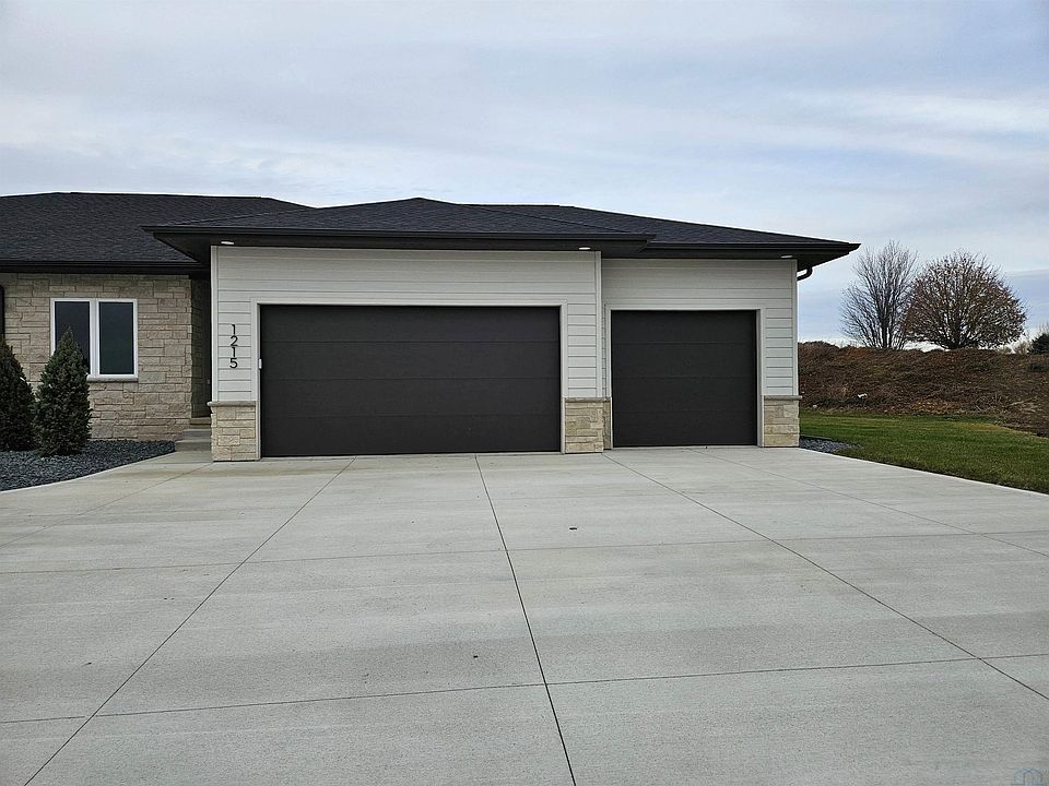 1st image of 1215 Blackhawk Ct