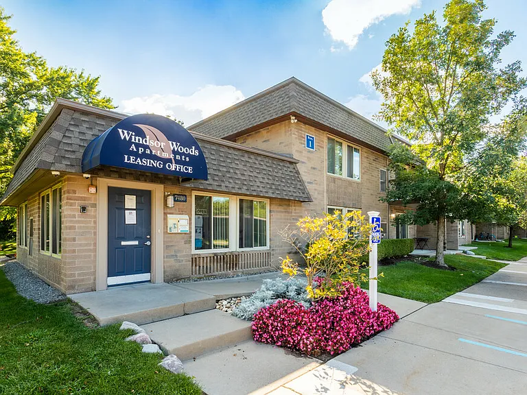 Windsor Woods Apartments — Photo 1