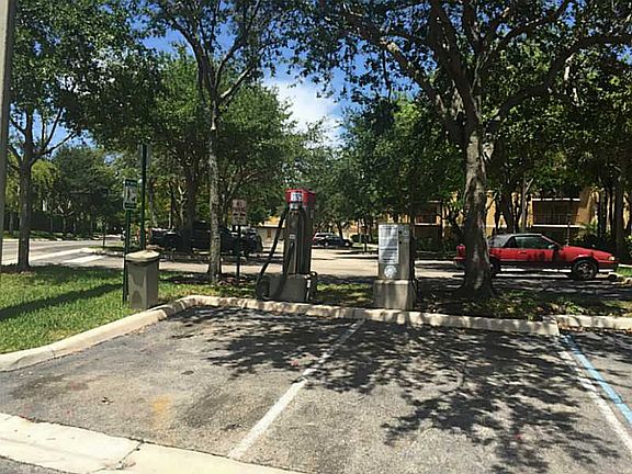 4th image of 771 N Pine Island Rd APT 205