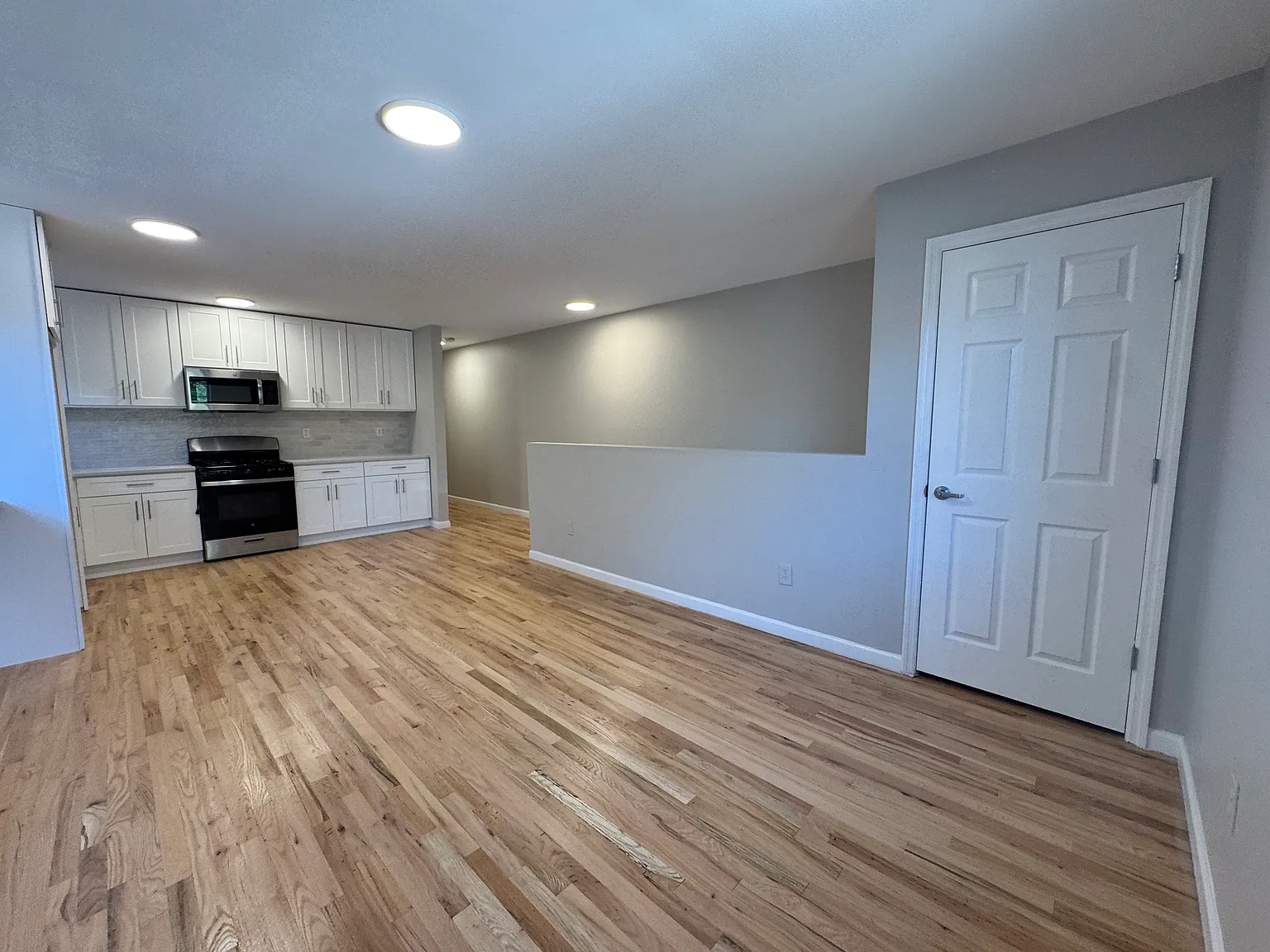 3 bed, 1100 sqft, $3,300 — Photo 4