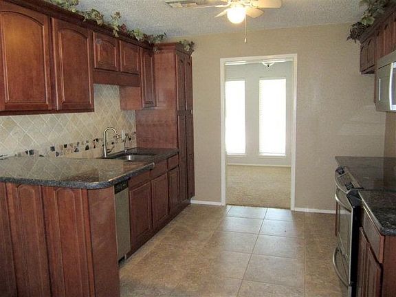 4th image of 3324 Lancewood Ln