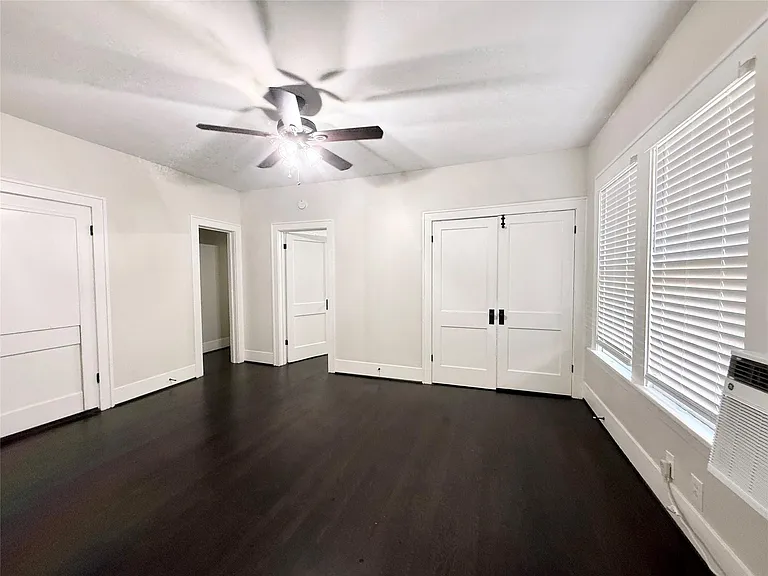 1126 Berthea St #11 — Photo 5