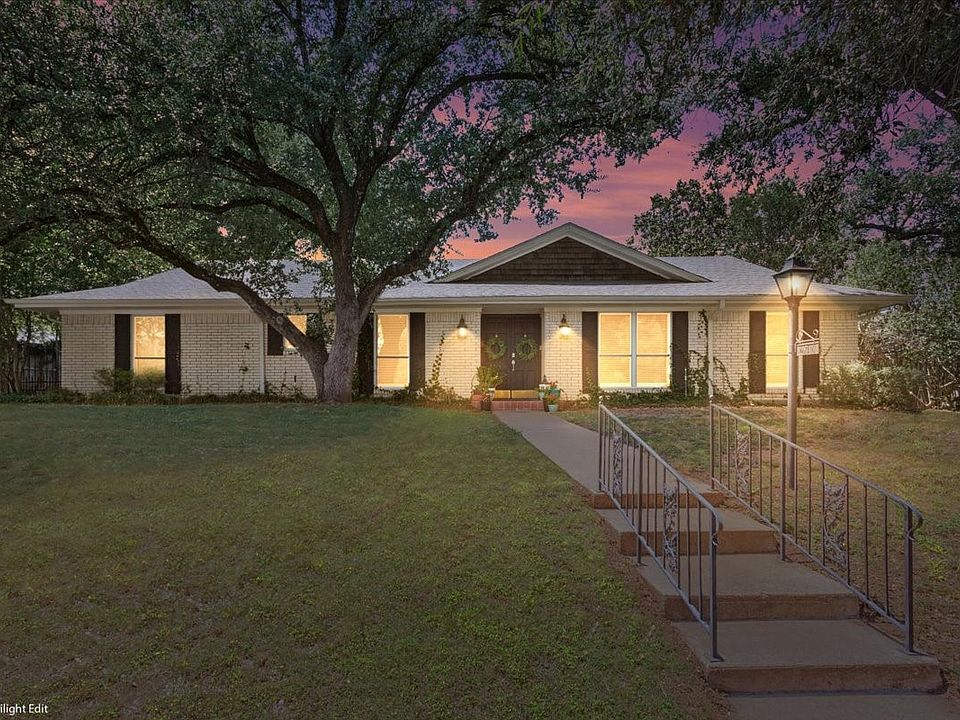 1st image of 2649 Woodmont Cir