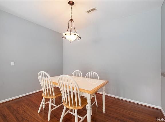 5th image of 529 Mulberry St