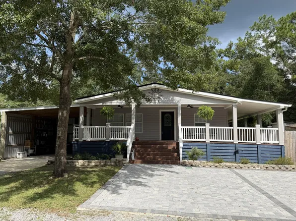 927 Black Creek Blvd, Freeport, FL 32439