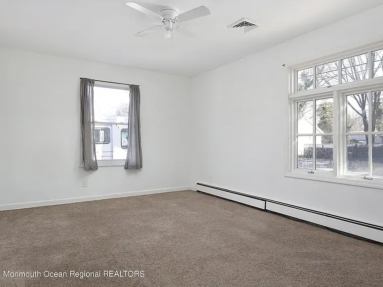 424 Seaman Ave — Photo 15