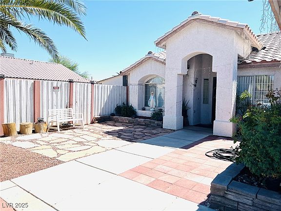 3rd image of 1860 Banaba Ln