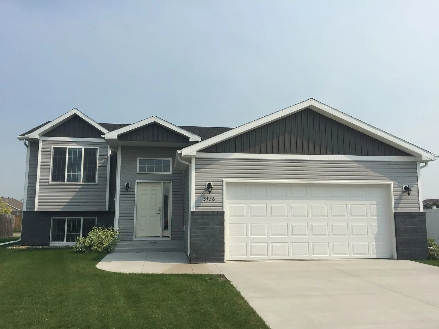 4 bed 3 bath Single Family Home — Photo 1
