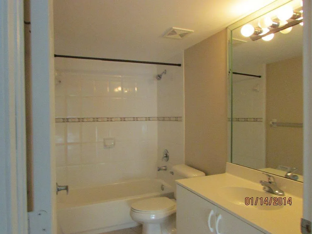 2 bed, 900 sqft, $2,185 — Photo 2
