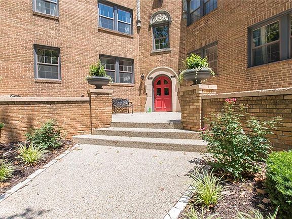 3rd image of 4515 Roanoke Pkwy #1