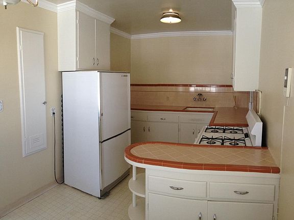 3rd image of 1125 Laguna Ave