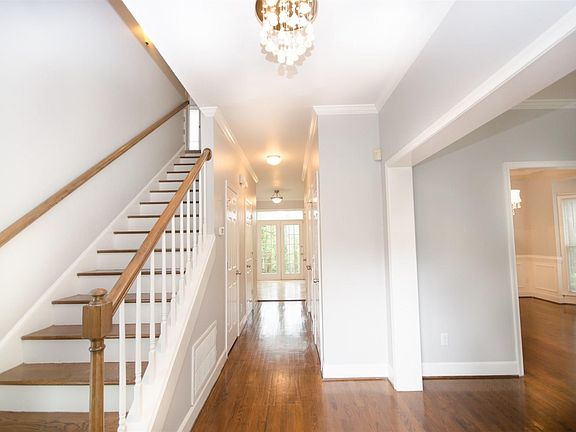3rd image of 141 Branch Hill Ln