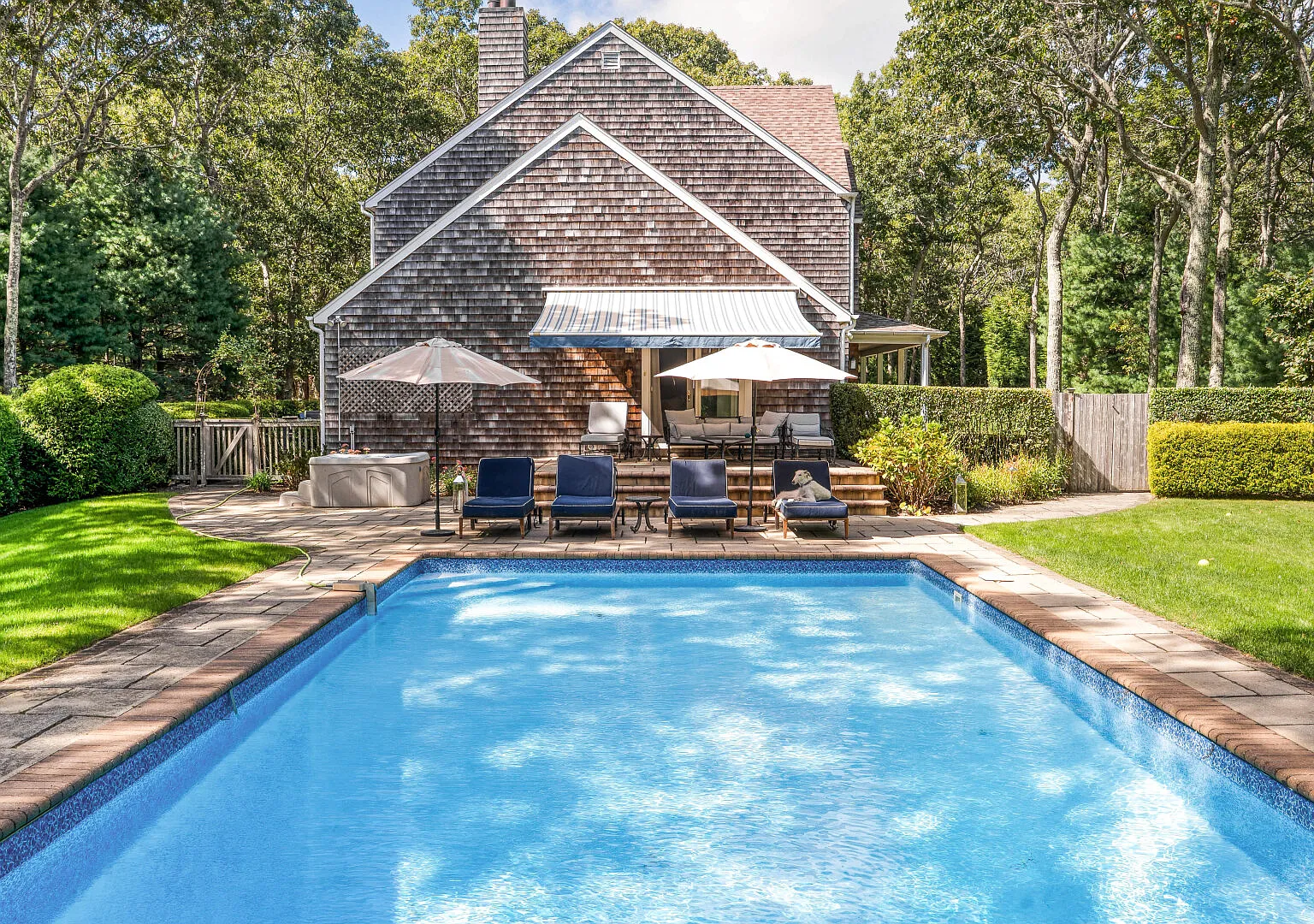 Classic East Hampton Home, Close to Town and Beaches — Photo 1