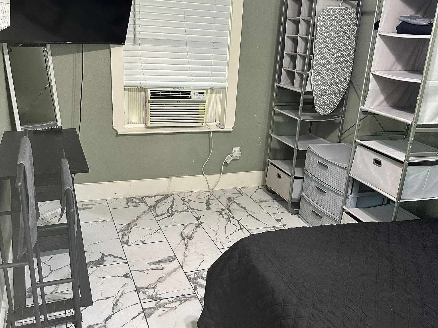 4 bed, 2.0 bath, 1900 sqft, $1,083 — Photo 2