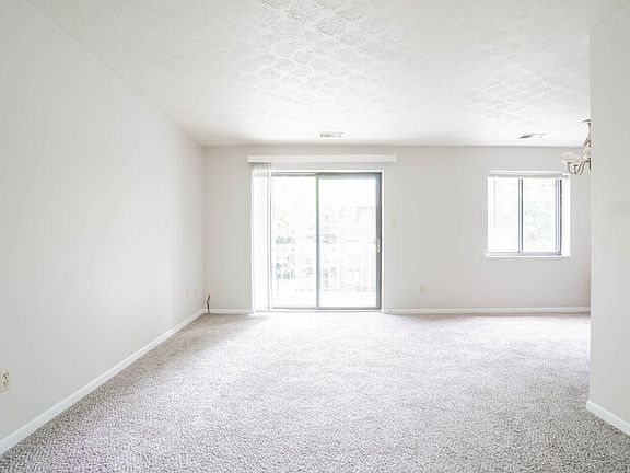 3rd image of 3143 Glenmore Ave