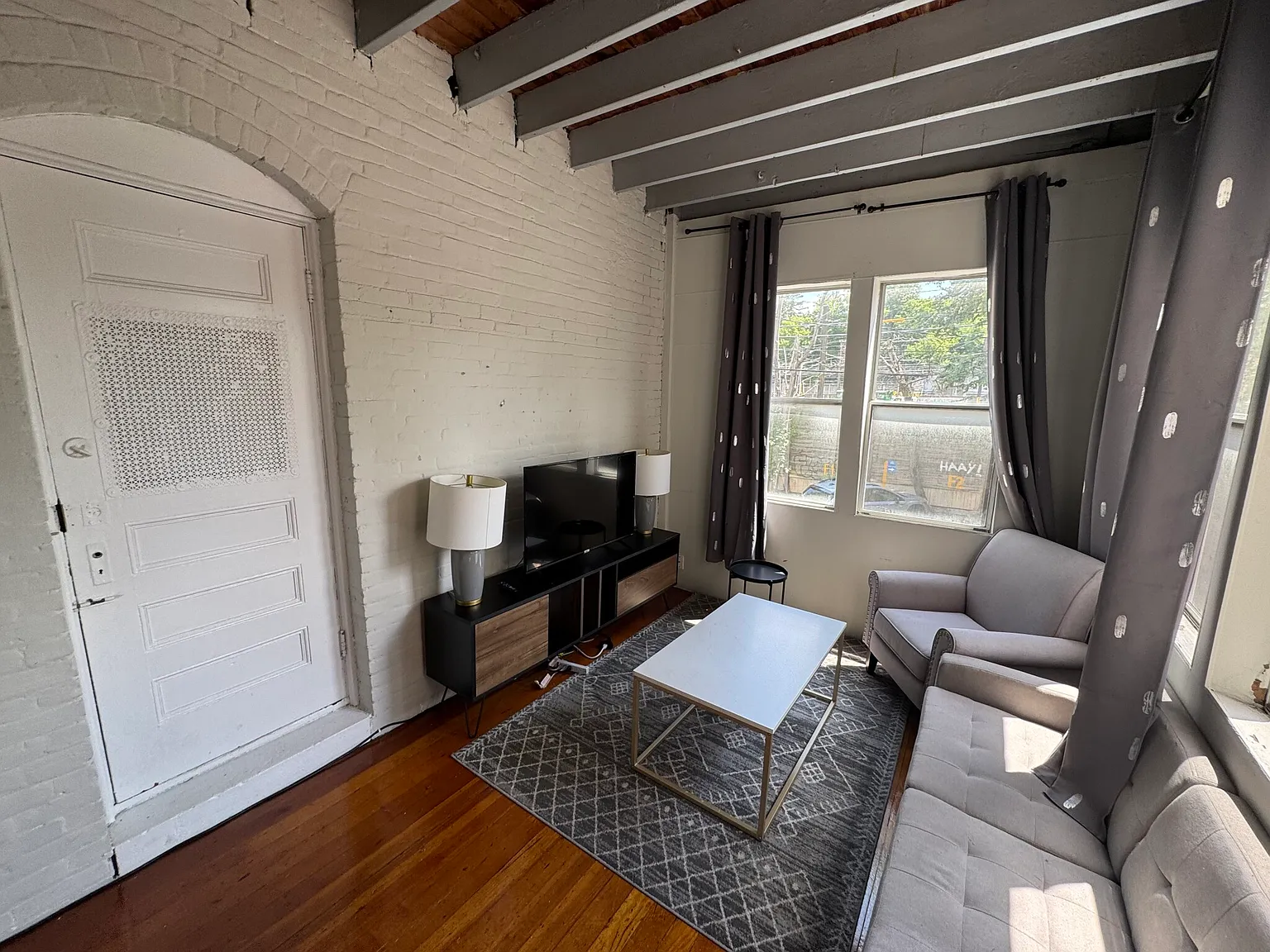 1 bed, 1.0 bath, $2,400 — Photo 2