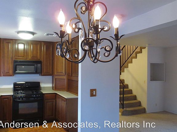 3rd image of 1298 N Tam O Shanter Dr