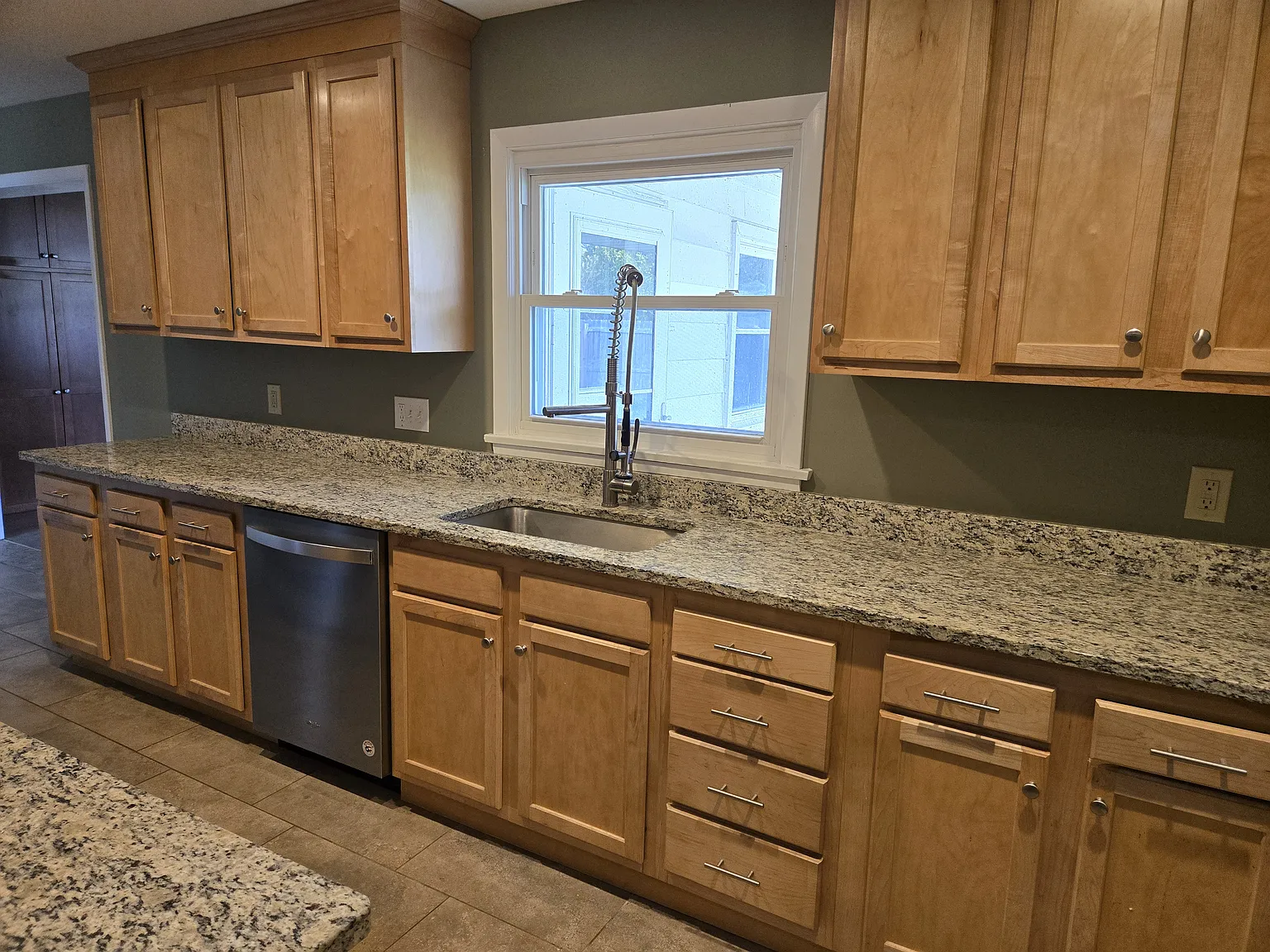 3 bed, 1560 sqft, $2,200 — Photo 4