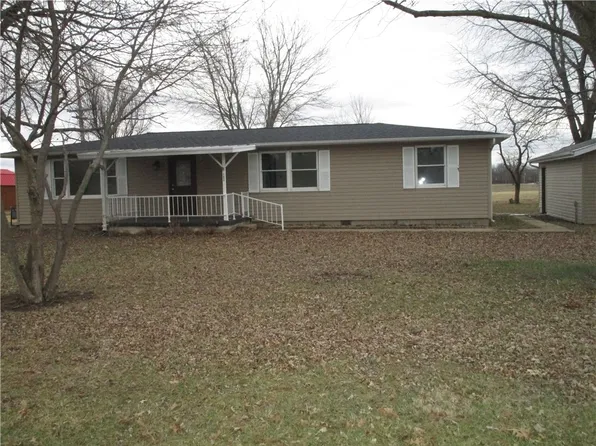 100 Dodson St, Pana, IL 62557