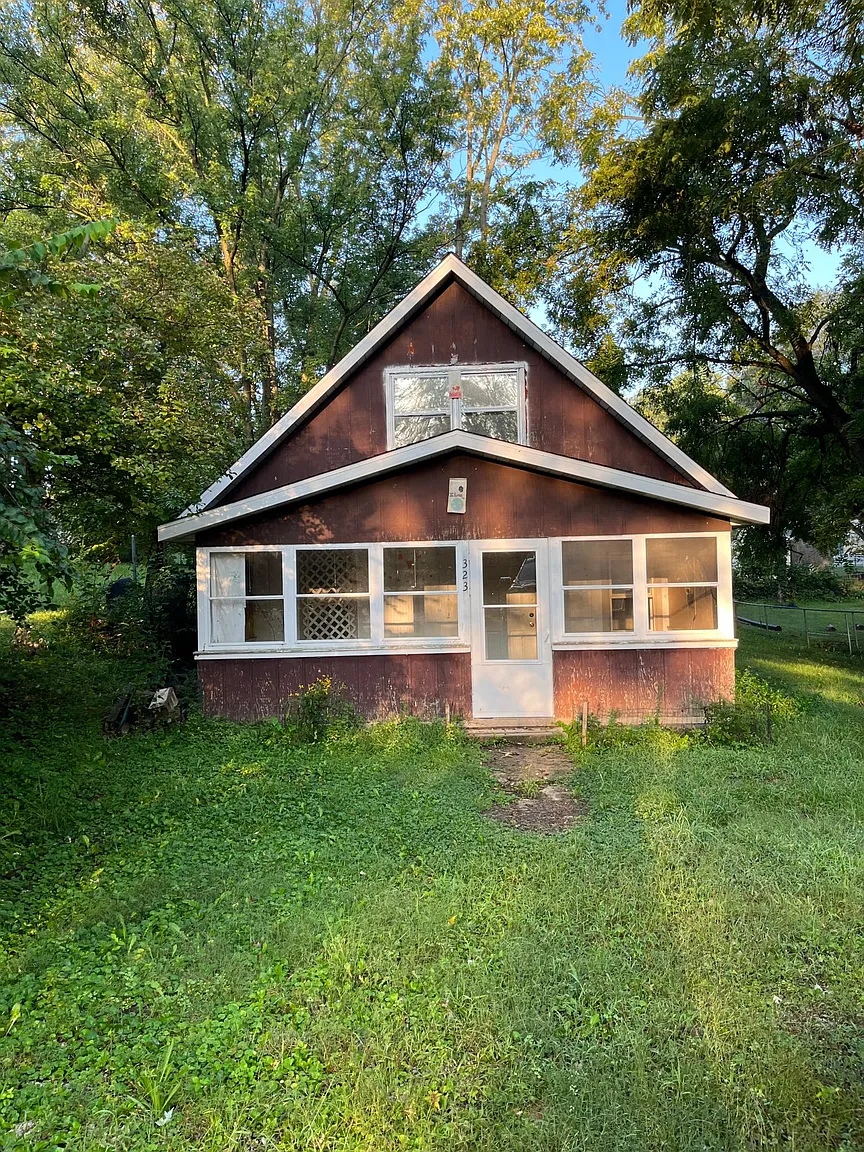 323 S Clarence Pl photo 1
