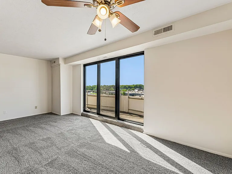 Bishop Park Apartments — Photo 25