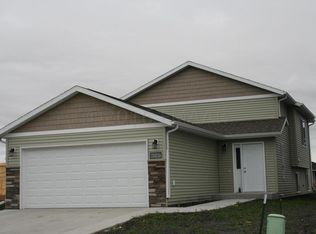 6047 59th St S, Fargo, ND 58104