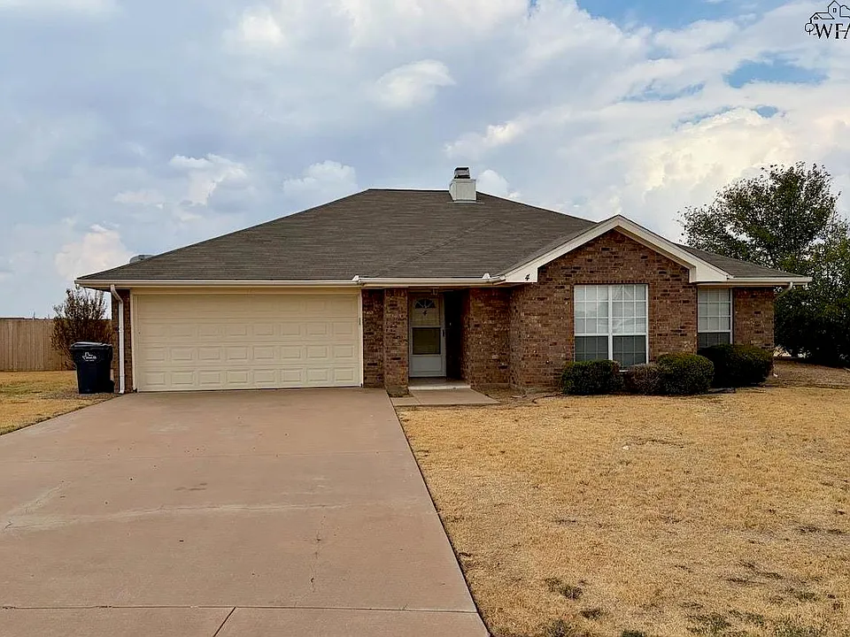 4 Delia Ct