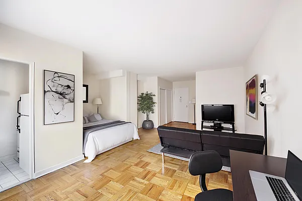 Sold by Triplemint | media 8