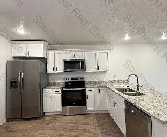 1325 Mission Dr #B — Photo 2