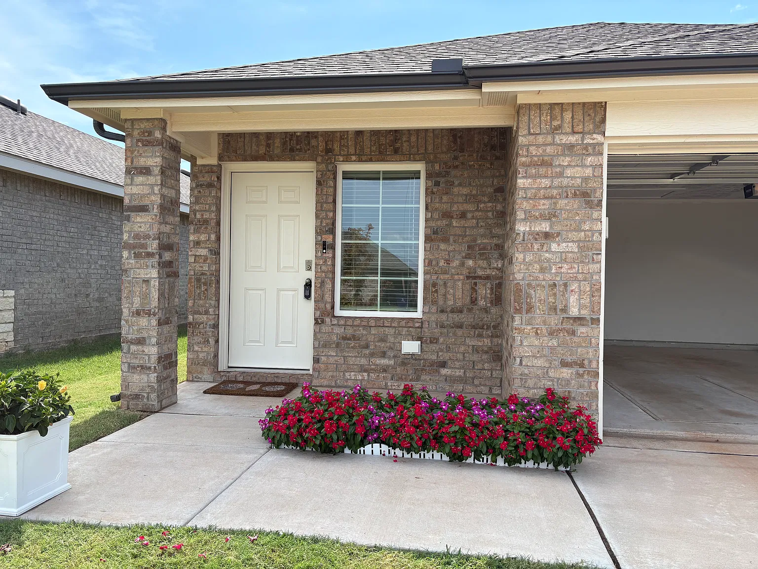 3 bed, 1611 sqft, $1,950 — Photo 2