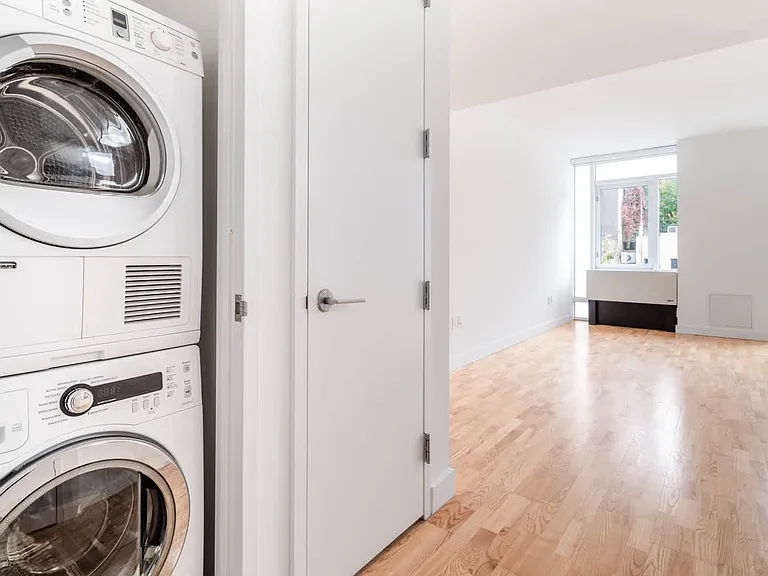 500 W 23rd St #2H — Photo 15