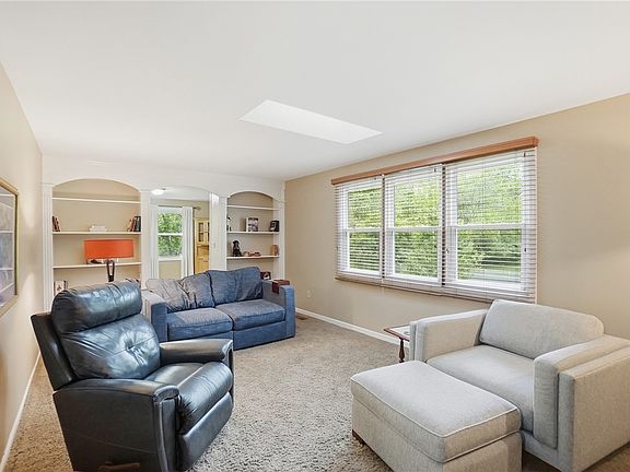 5th image of 2193 Regent Park Dr