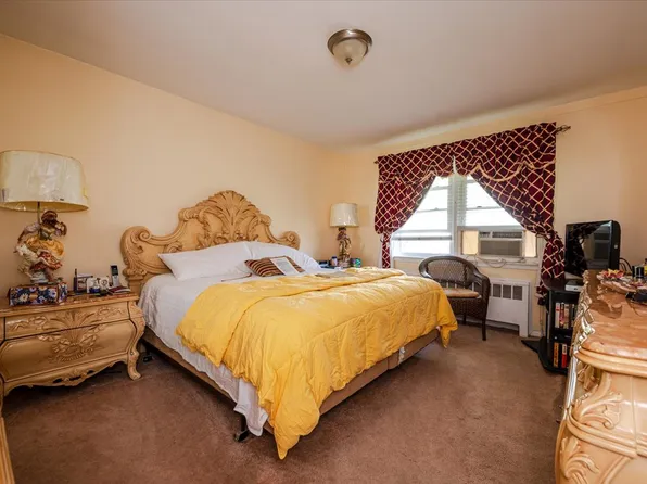 1405 East 233rd Street image 10 of 31