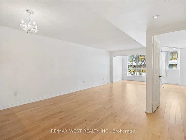 225 Davenport Rd #503 — Photo 2