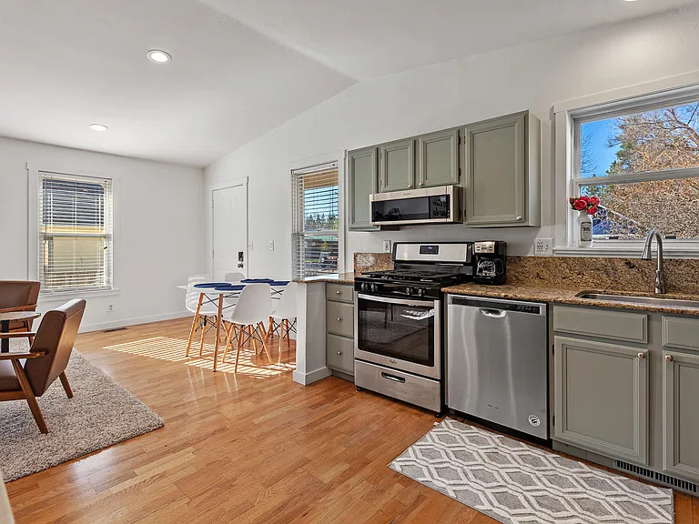 2108 E Lakeside Ave — Photo 8