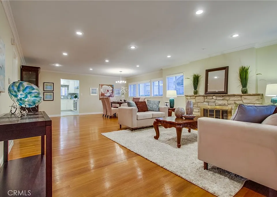 1918 La France Ave