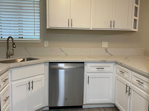 3rd image of 7405 Auburn Oaks Ct