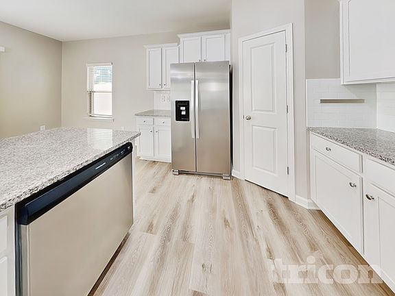 4th image of 138 Spring Knoll Dr