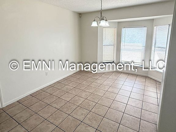 4th image of 2508 Westcliff Rd