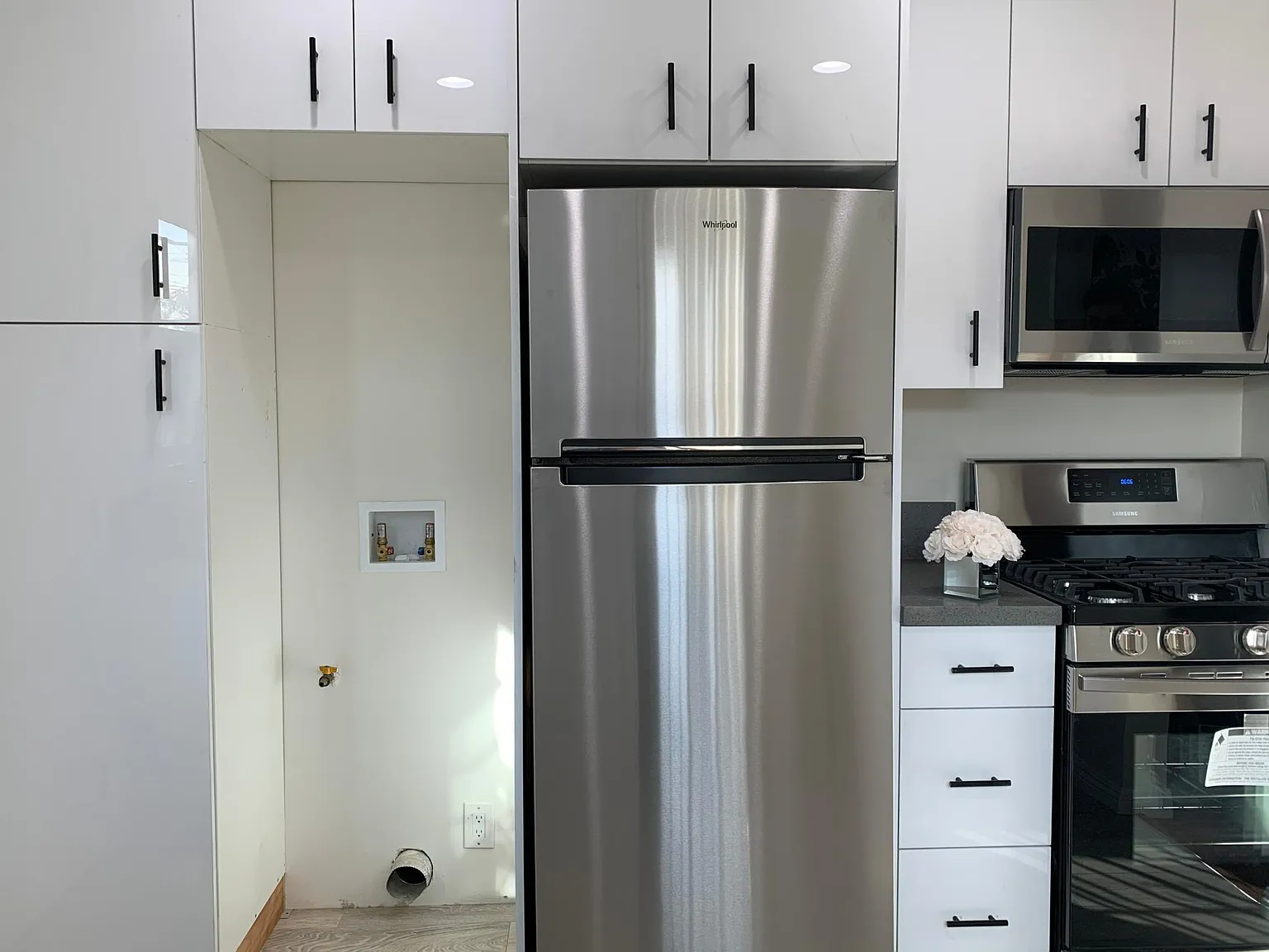 1175 N Virgil Ave — Photo 4