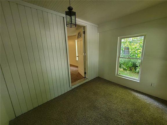 4th image of 79 Lincoln Ave