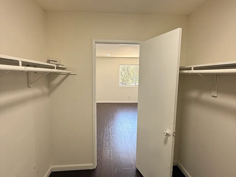 4815 Kester Ave #7 — Photo 13