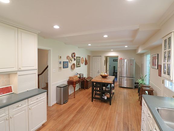 2nd image of 14601 Melinda Ln