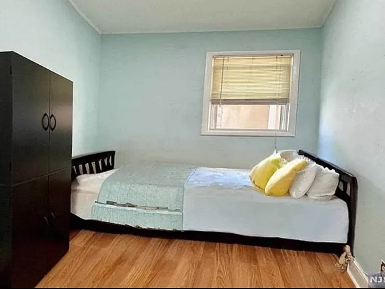 307 N 5th St #1 — Photo 7