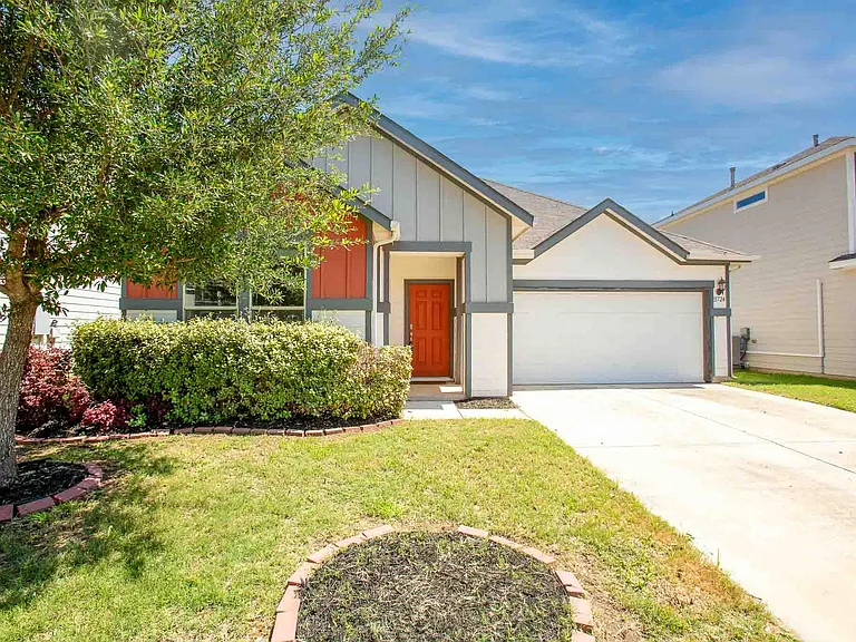 11724 Saddle Rock Dr — Photo 2
