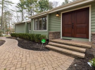 8 Three Pond Rd, Smithtown, NY 11787